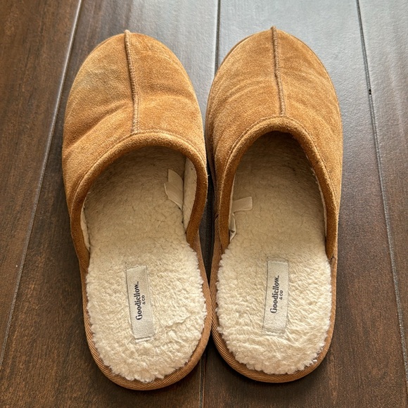 Men’s GoodFellow house slippers size 11/12 - Picture 2 of 3